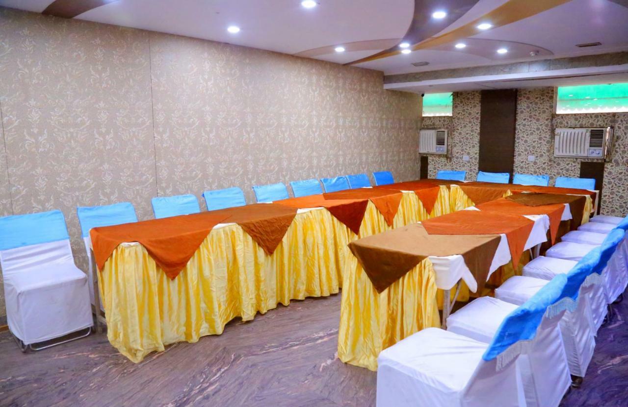 Hotel Moti Palace Агра Экстерьер фото